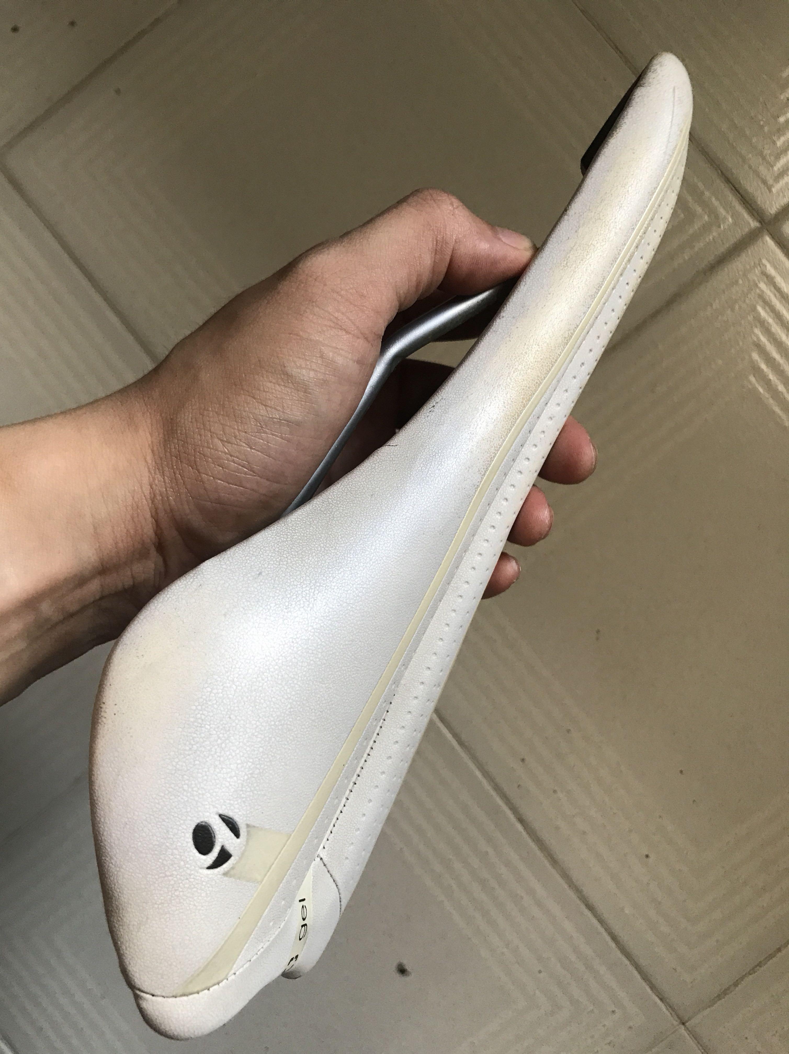 Bontrager Paradigm Race Saddle, Sports Equipment, Bicycles Parts
