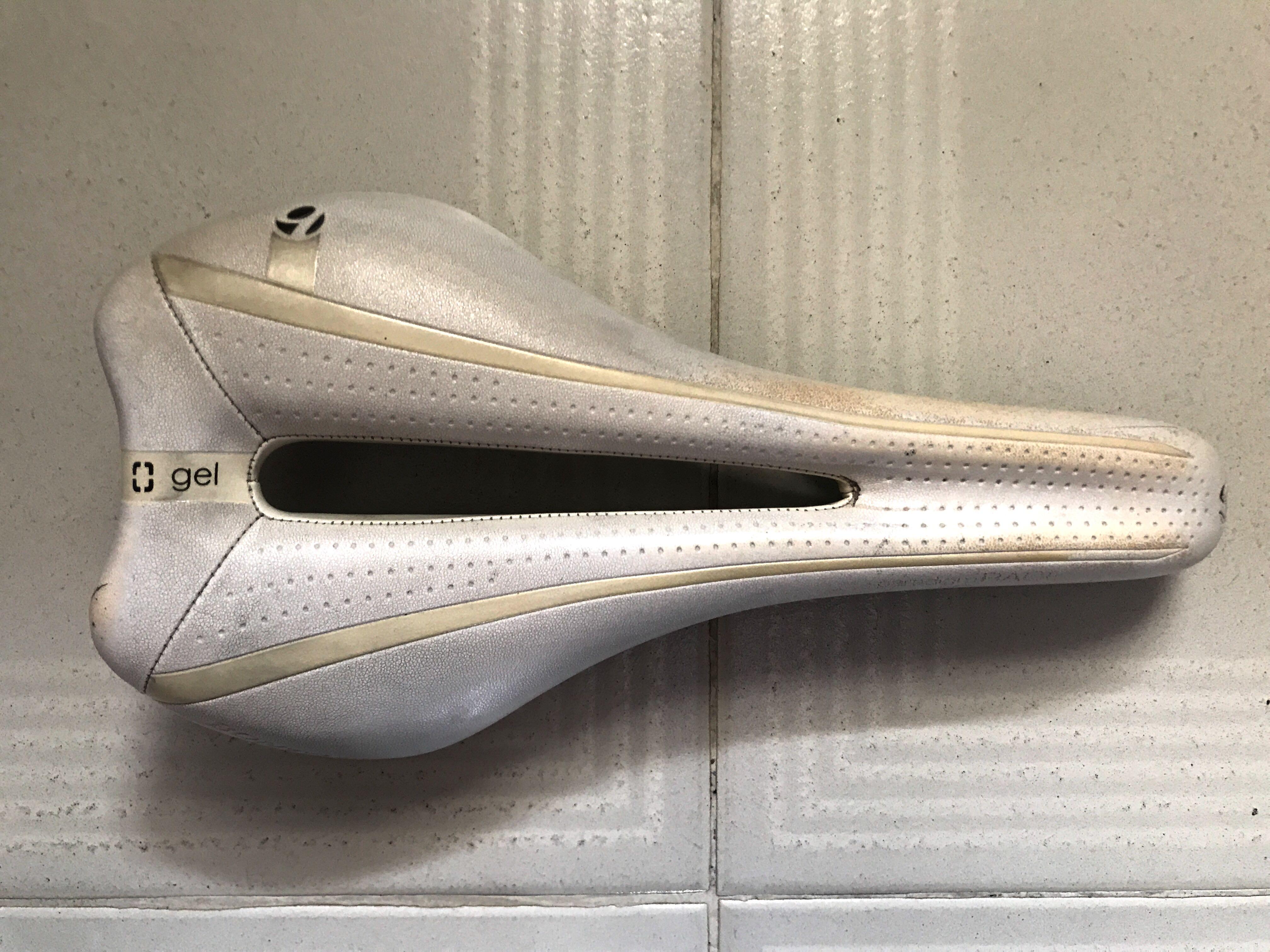 Paradigm race saddle hotsell