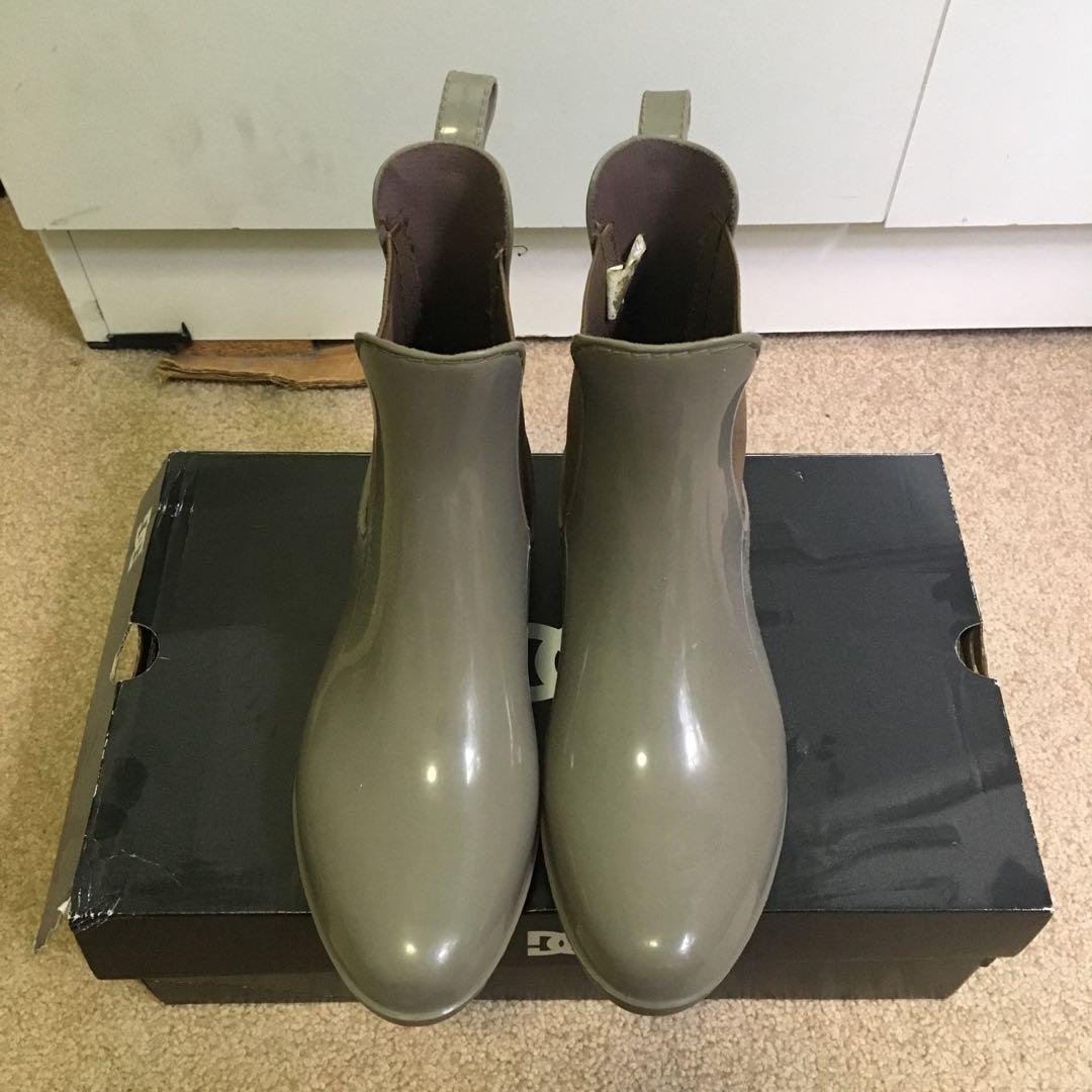 rain boots in store near me