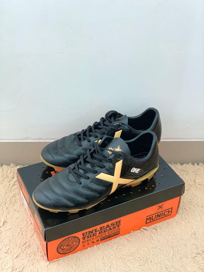 Sepatu Bola Munich X Type Munich One Olah Raga Perlengkapan Olahraga Lainnya Di Carousell