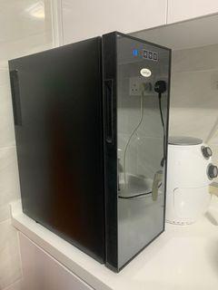 12 bottles Wine Cooler/Wine Fridge