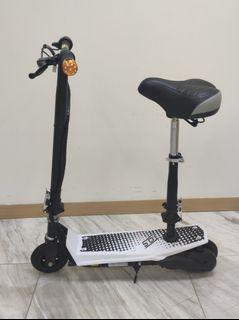2-Wheel Mini Folding Electric Kick Scooter with Seat (Brand new and battery)