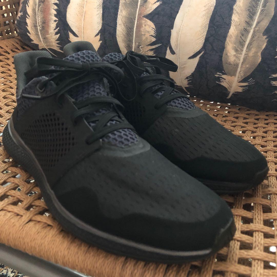 Adidas bounce triple black store
