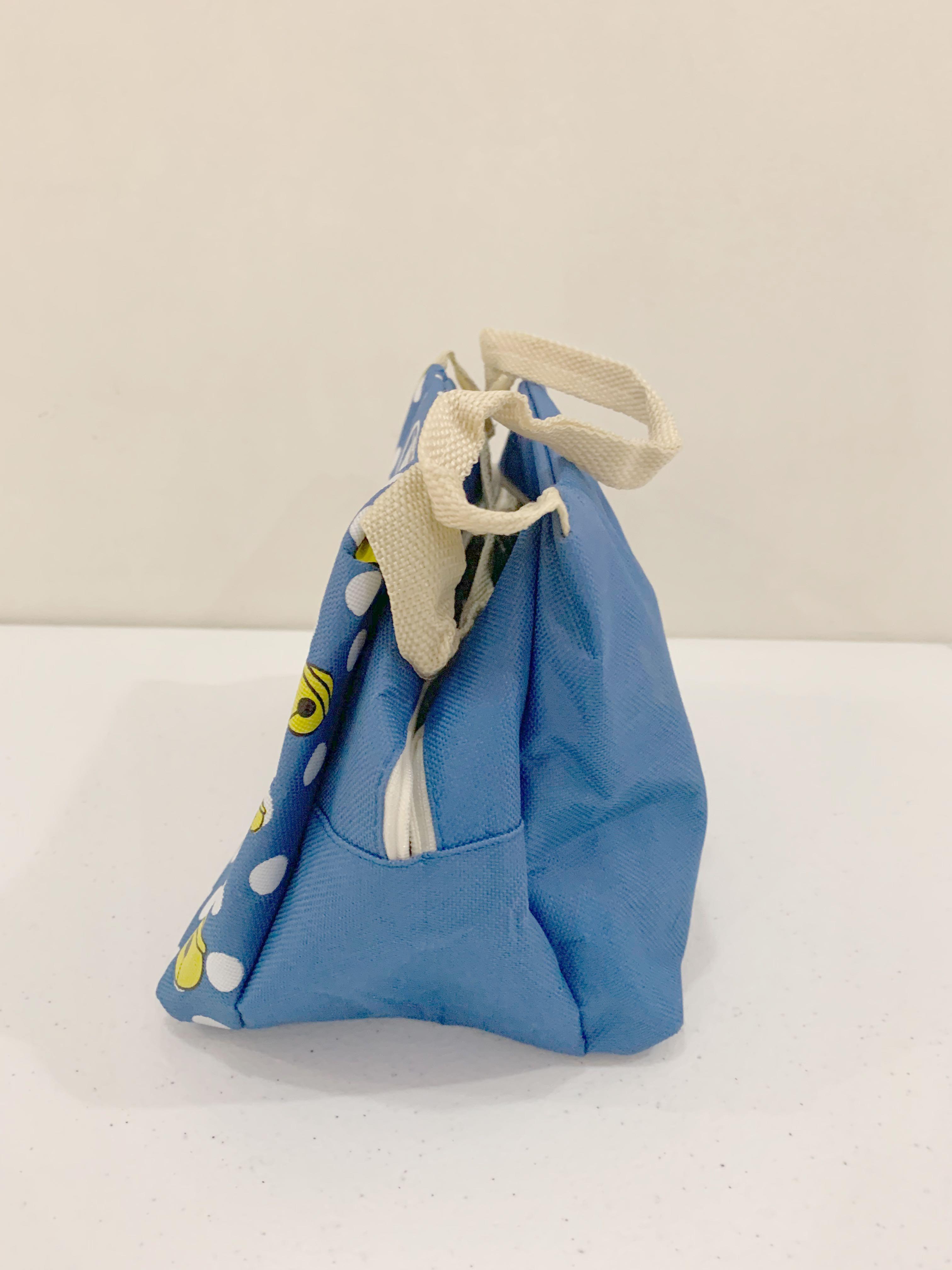 Insulated Bag - Blue (Category: Weaning & Toddler Feeding) located in Quezon City. Submitted by liz.ty (Listing ID 1000671116, Image 3). Description: Washed but never been used. Can be used as breatmilk bag, cold or hot food bag. #MoreBentaChallenge #inTaguig #inMakati #inPasig.
