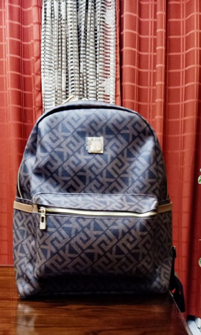 backpack with laptop and ipad compartment