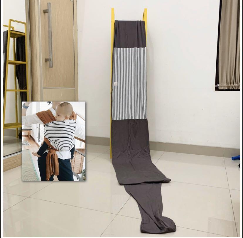 nursing in baby wrap