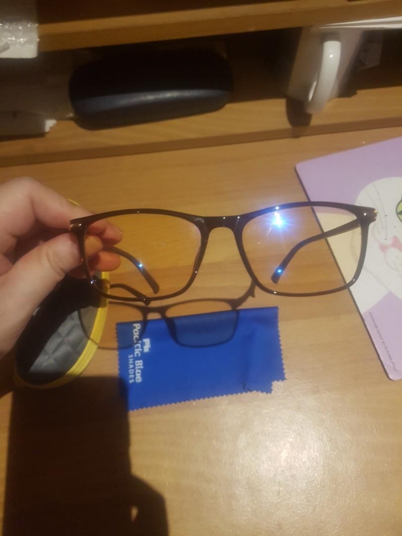 Pacific blue anti-blue light eyewear (Category: Sunglasses & Eyewear) located in Marilao. Submitted by laody (Listing ID 1000616802, Image 3). Description: original Pacific blue anti-blue light eyeglasses frame color: brown with case and cleaner just used 4x rfs: need a graded anti- blue light eyewear.