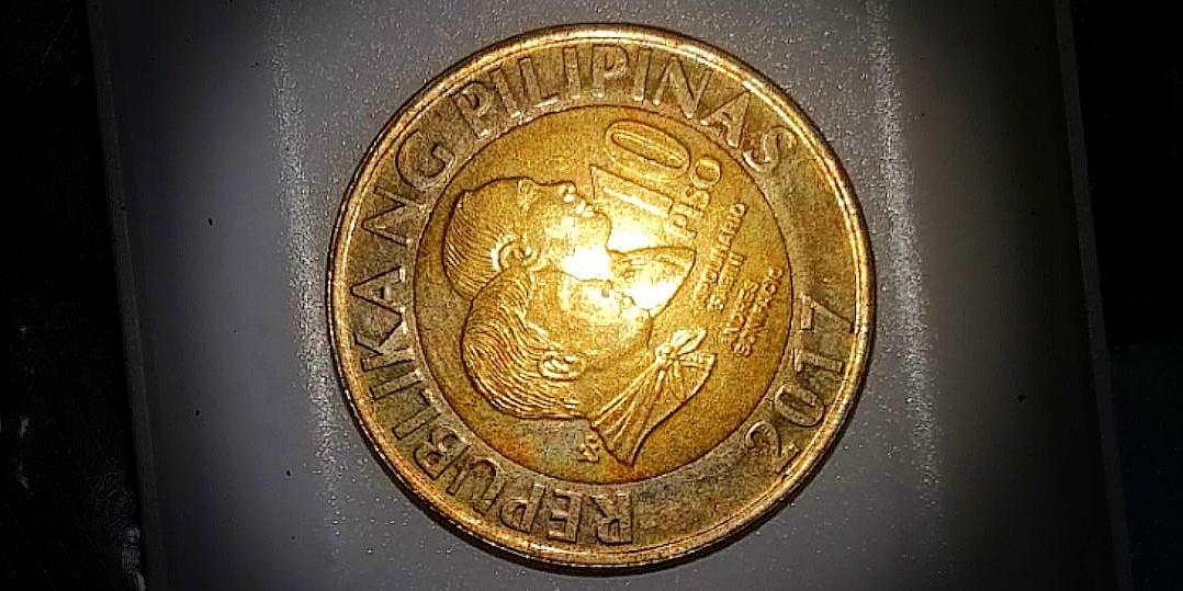 Rare One Of A Kind Gold Luster Not Tampered 17 10 Old Peso Coin Hobbies Toys Memorabilia Collectibles Currency On Carousell