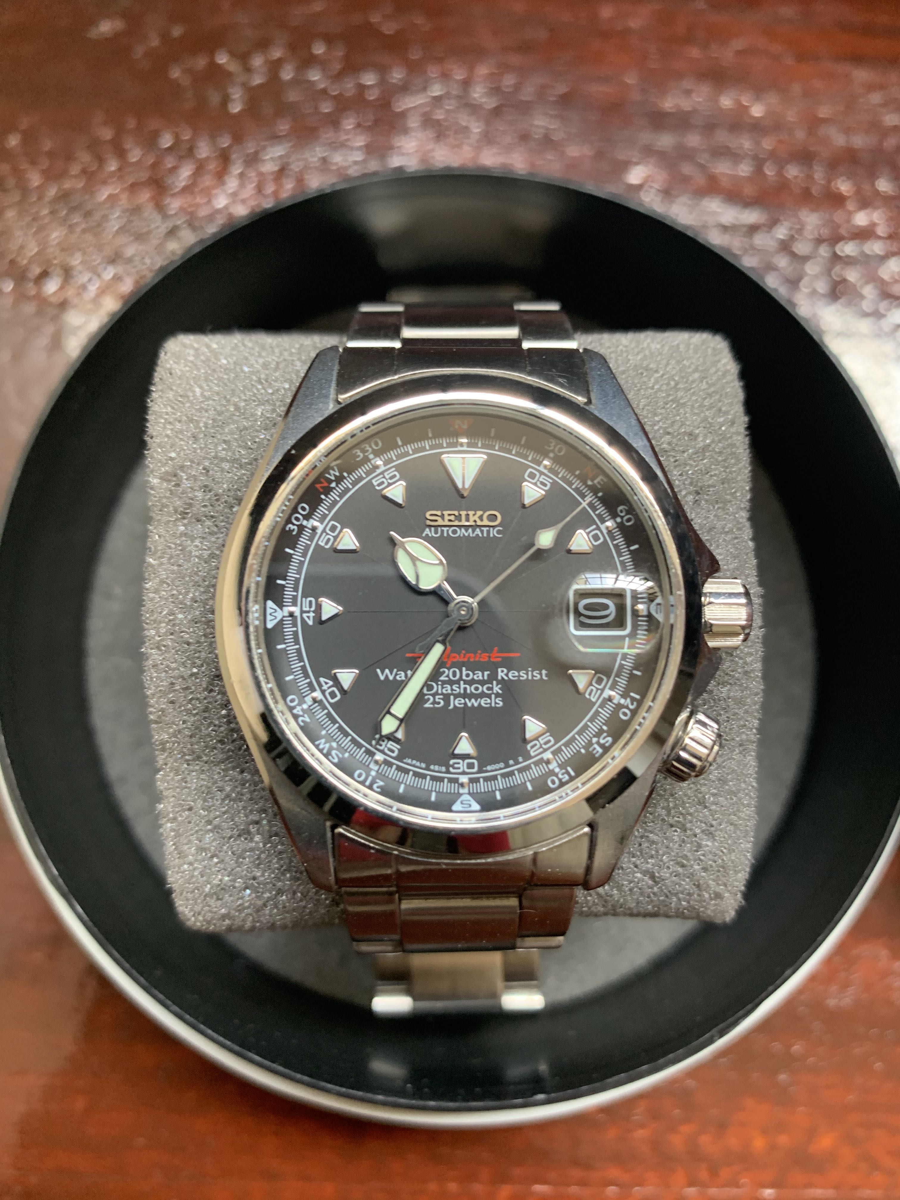Seiko “Red” Alpinist SCVF005, Luxury, Watches on Carousell