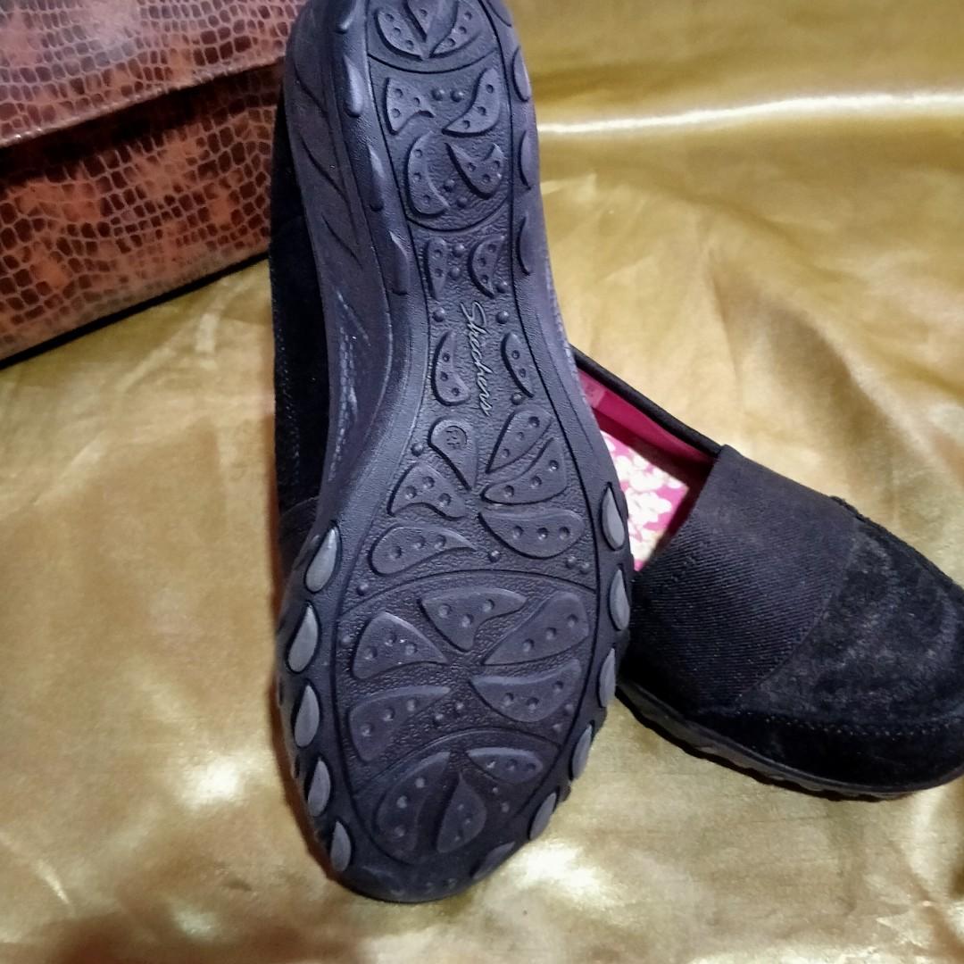 Skechers memory foam (Category: Sneakers) located in Cavite. Submitted by crizza16 (Listing ID 1000681725, Image 3). Description: super nice.