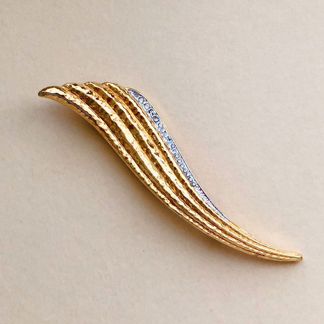 BALMAIN-BEAUTIFUL WING BROOCH- CAN USE BE PENDANT (NECKLACE NOT INCLUDED)