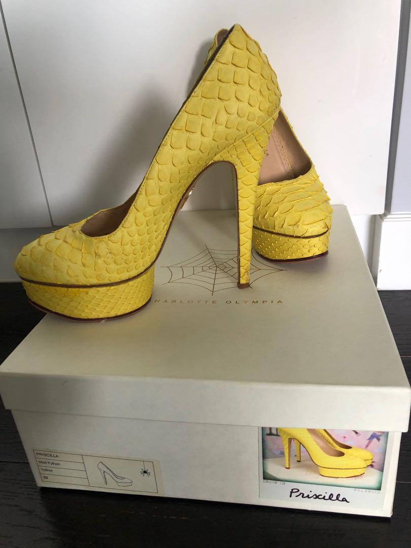 Charlotte Olympia Python shoes （分類：Loafers）位於 Hong Kong。 由 blanceblack 提交（商品編號 1000831729，圖片 2）。簡介： In very good condition Charlotte Olympia python skin shoes in yellow color size 39 💯 authentic Sell now HK$850 #charlotteolympiashoes #charlotteolympiasnakeskin #charlotteolympiaheels #charlotteolympiasecondhand #charlotteolympia 。