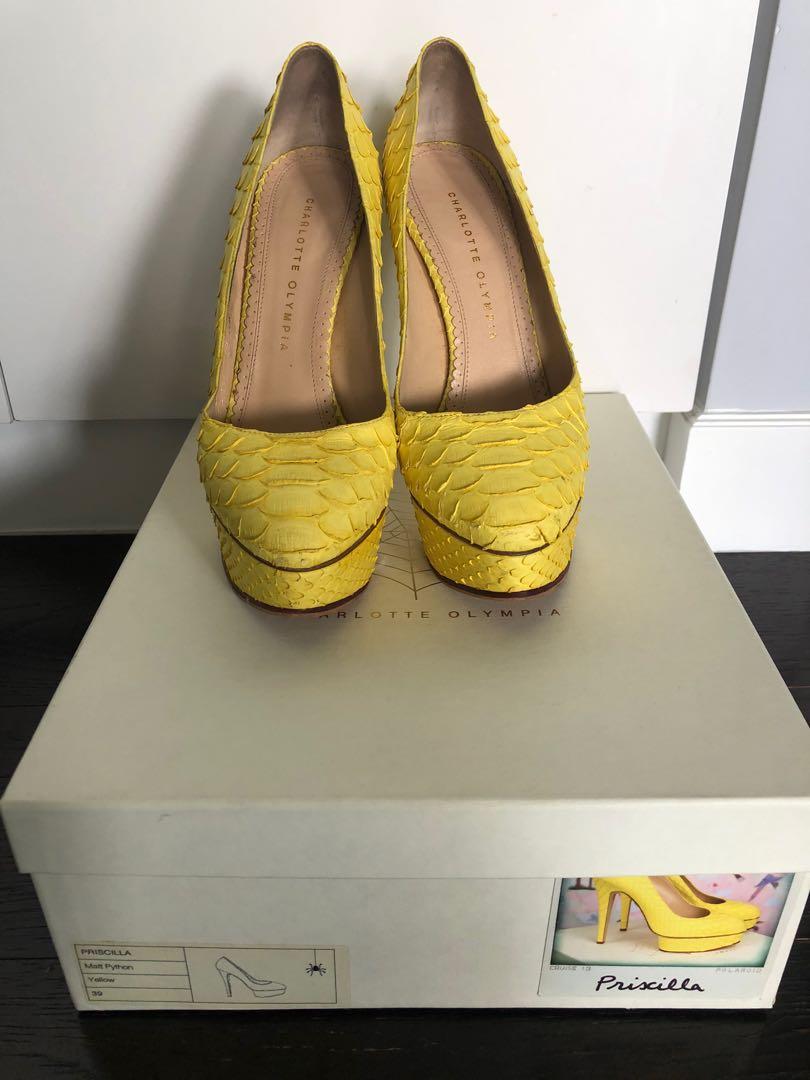 Charlotte Olympia Python shoes （分類：Loafers）位於 Hong Kong。 由 blanceblack 提交（商品編號 1000831729，圖片 1）。簡介： In very good condition Charlotte Olympia python skin shoes in yellow color size 39 💯 authentic Sell now HK$850 #charlotteolympiashoes #charlotteolympiasnakeskin #charlotteolympiaheels #charlotteolympiasecondhand #charlotteolympia 。