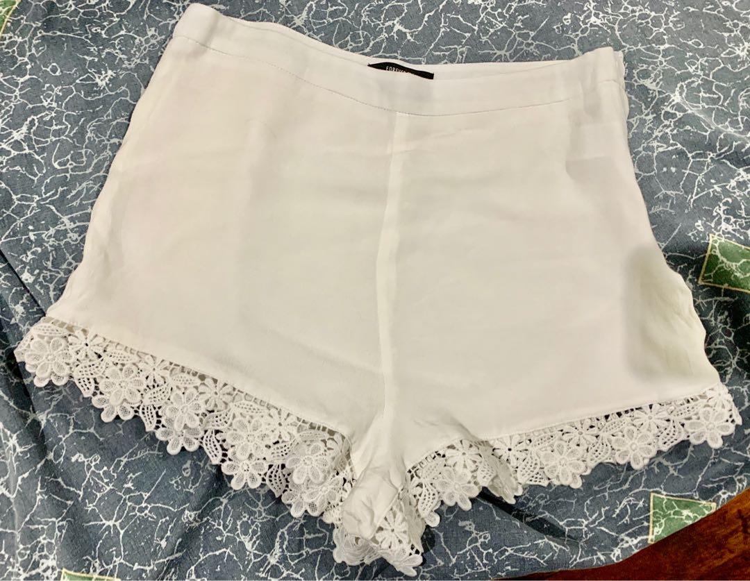 Forever 21 Summer Shorts (Category: Shorts) located in Quezon City. Submitted by e_concepts (Listing ID 1000888938, Image 1). Description: 📌Brand New 📌 10/10 📌Perfect for summer ootd 📌 Best fit to Medium .