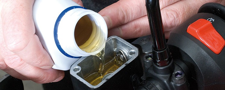 Bike brake fluid change top