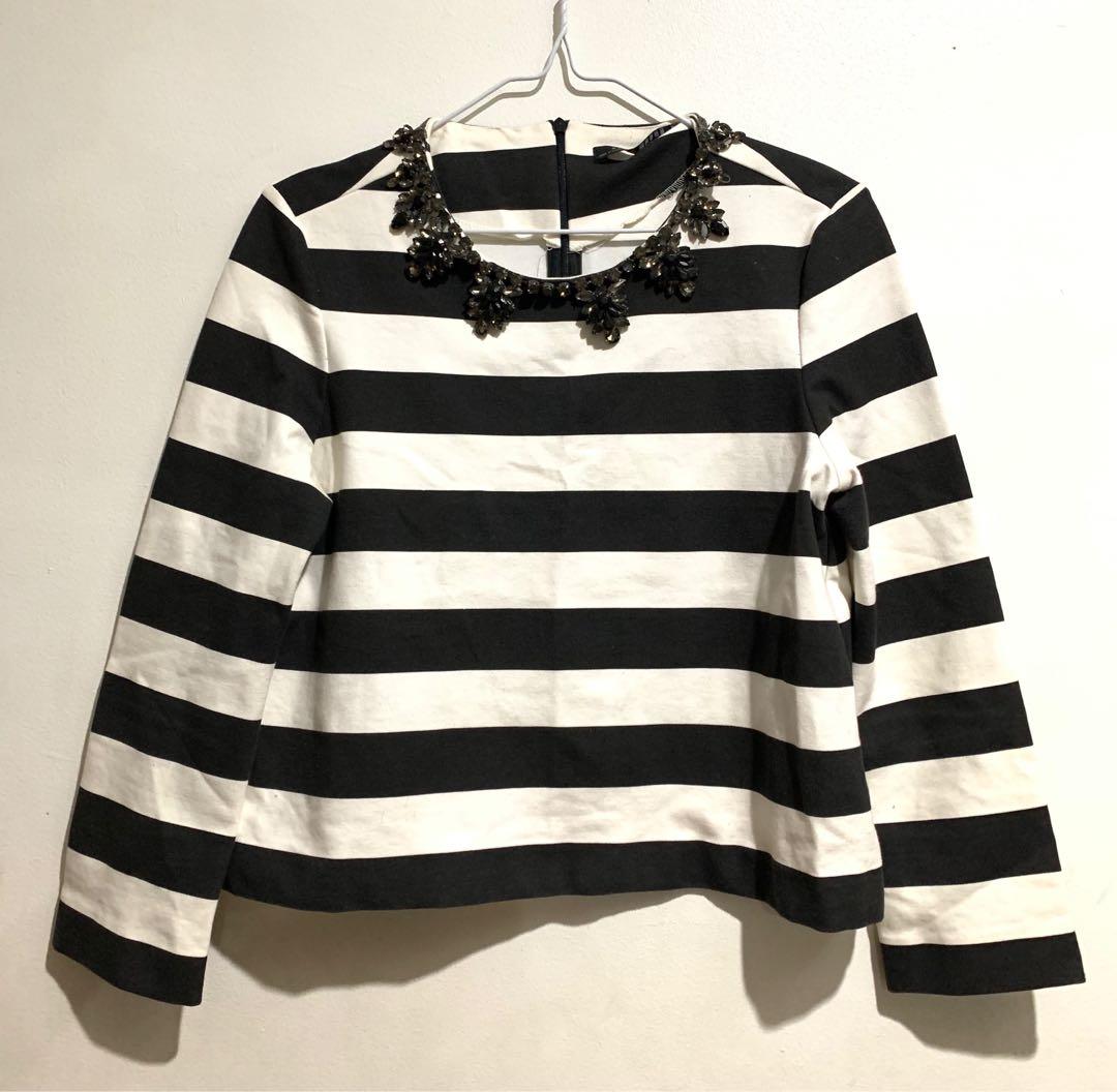 Zara Top (Category: Blouses) located in Quezon City. Submitted by e_concepts (Listing ID 1000887760, Image 1). Description: 📌Used once 📌Very elegant 📌 Beautiful stone details 📌Stretch fabric 📌 Can fit to S-Semi Large.