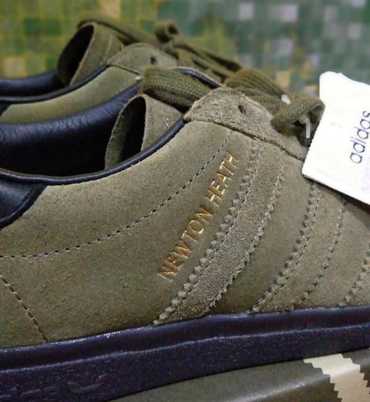 Bengelen suspensie kapitalisme 40 • Adidas Newton Heath, Fesyen Pria, Sepatu , Sneakers di Carousell