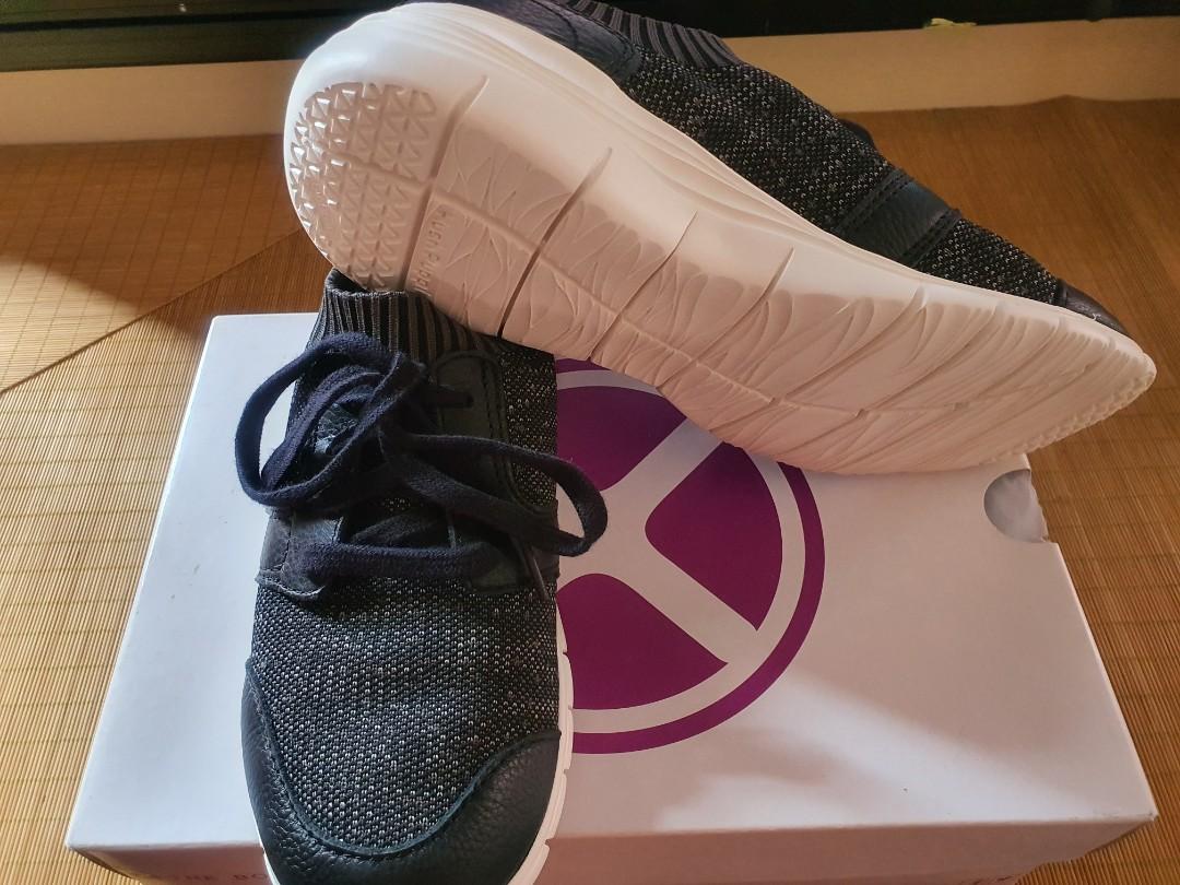 Hush Puppies cypress knit laceup Women s Fashion Footwear Sneakers on Carousell