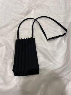 Issey miyake 樹幹包 皺摺包 黑色 附蓋斜背款