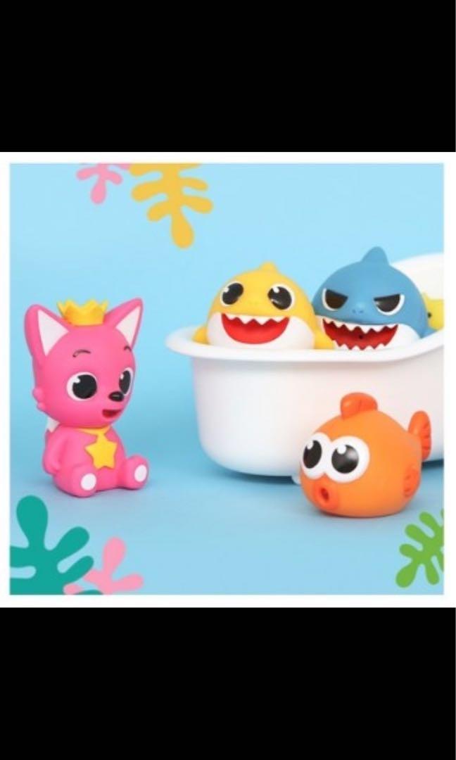 Wowwee pinkfong baby shark bath best sale squirt toy