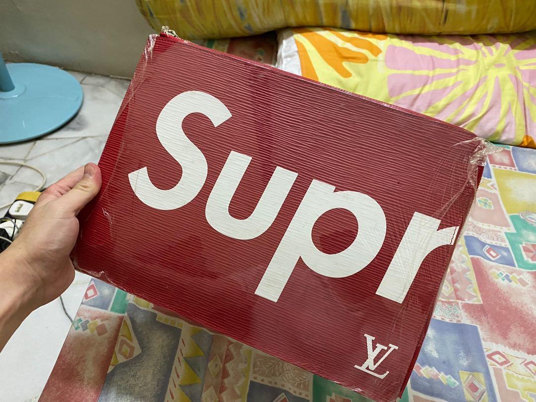 Supreme lv clutch store
