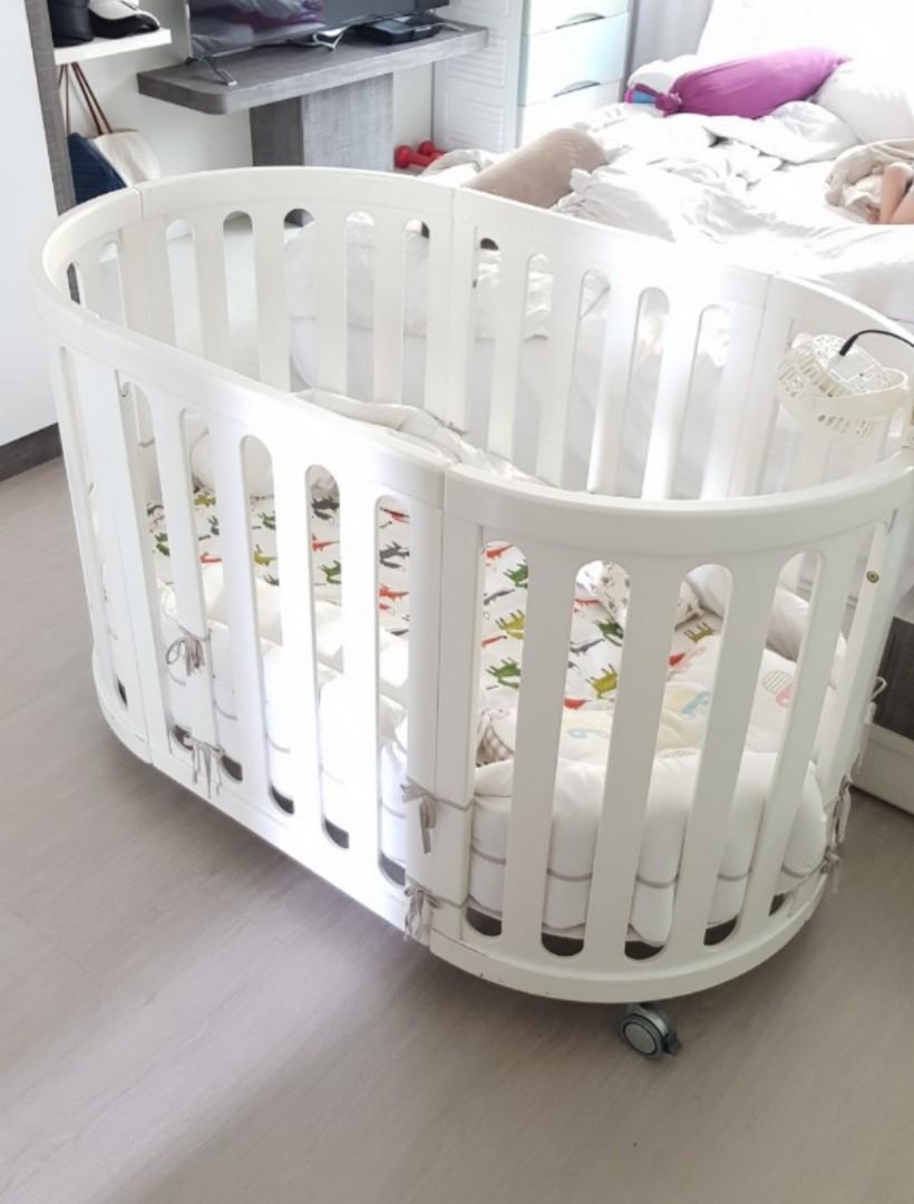 Circle on sale baby cot