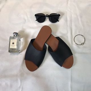 (Category: ) located in . Submitted by ns.closet (Listing ID 1001405931, Image 1). Description: .