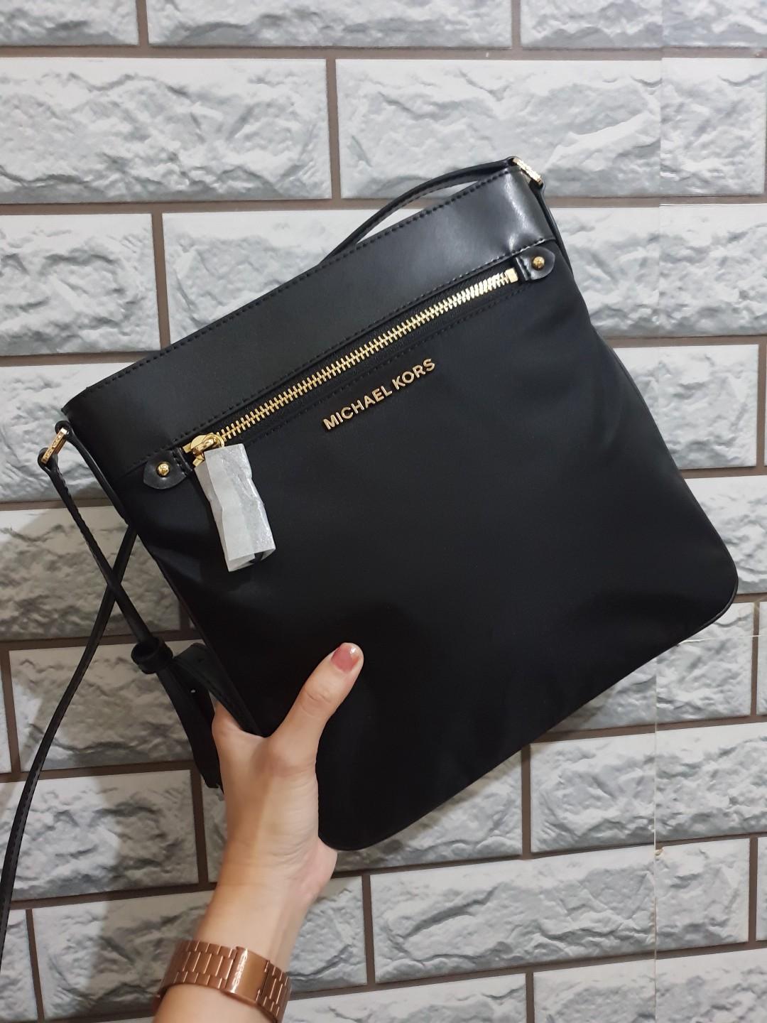 Michael kors connie crossbody bag, Women's Fashion, Bags & Wallets, Cross-body  Bags on Carousell