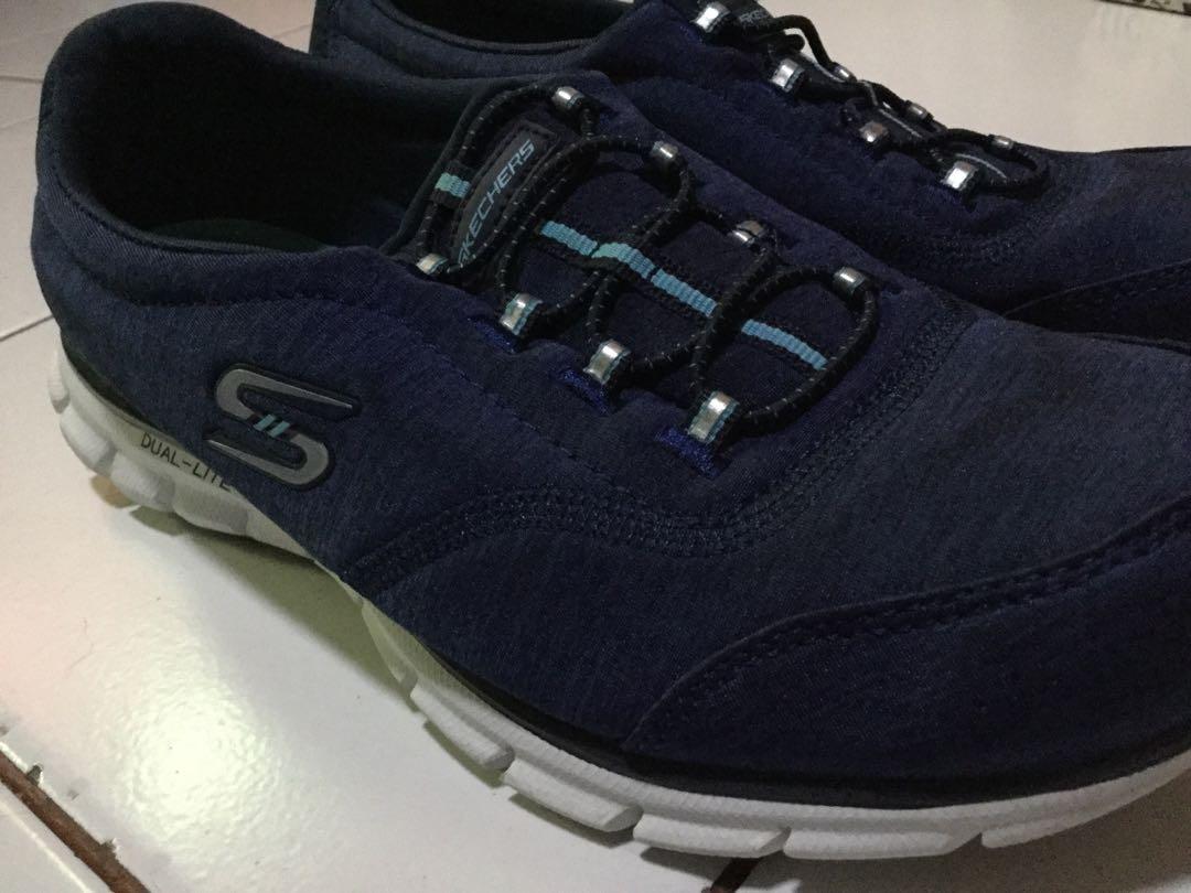 sketchers house shoes