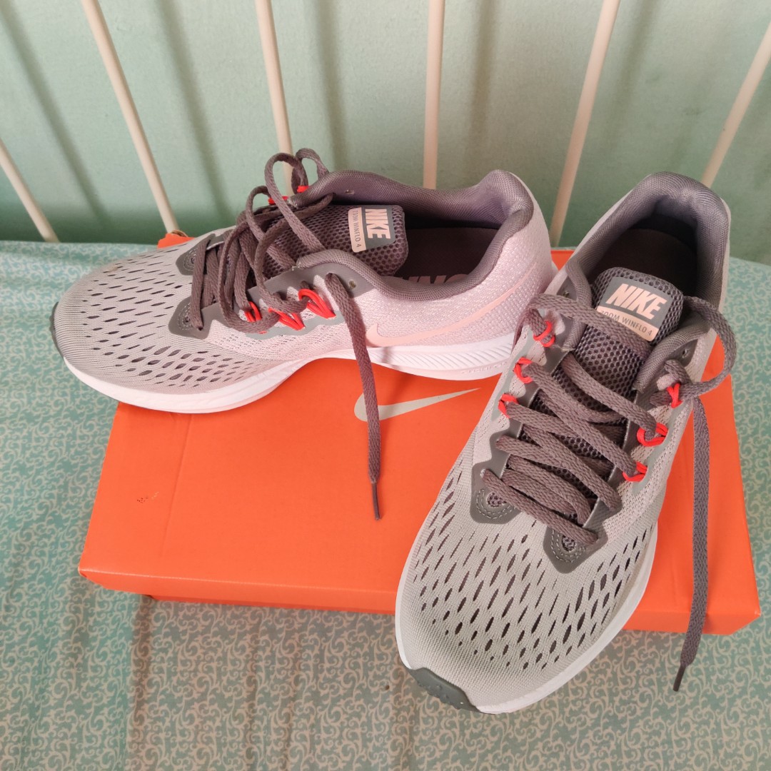 flo nike sneaker