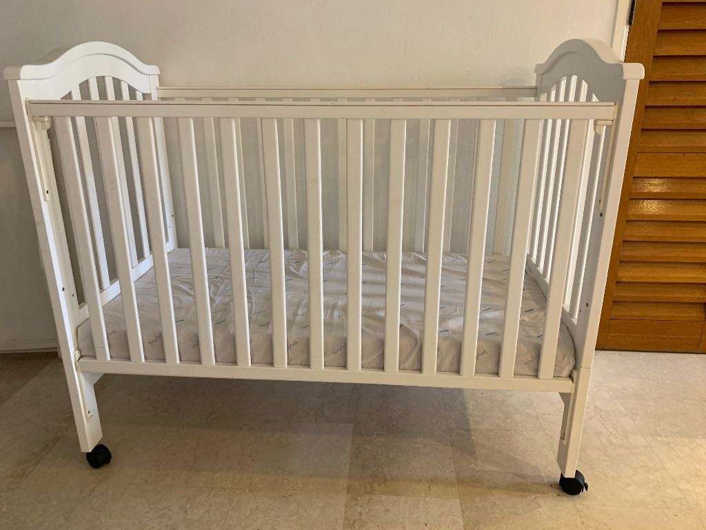 baby cot with drop down side