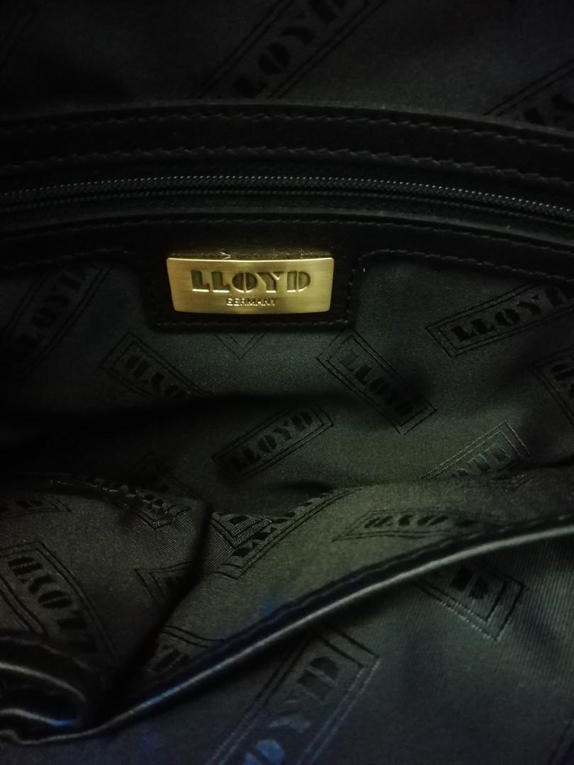 Document Bag （分類：腰袋、手提袋、小袋）位於 Hong Kong。 由 IvyWong328 提交（商品編號 1001588917，圖片 3）。簡介： Nappa cow leather，Brand ：LLOYD，unused ，100% New ，Size ：15 x 14 inch ( H x W)， Original price : $4480。