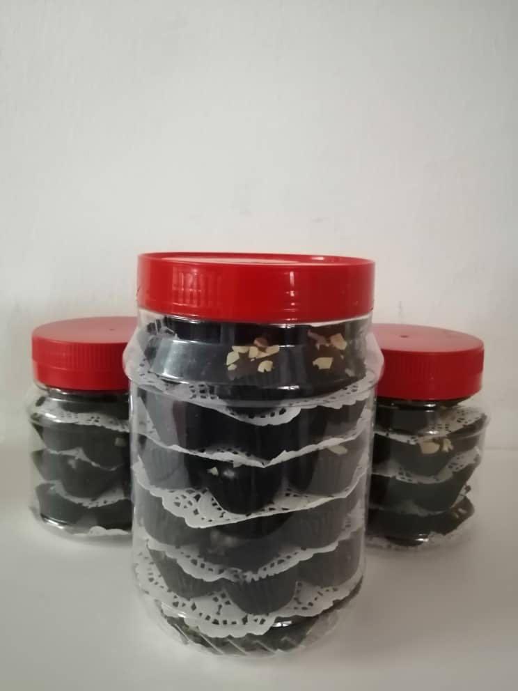 Kuih Raya Almond London Food Drinks Baked Goods On Carousell