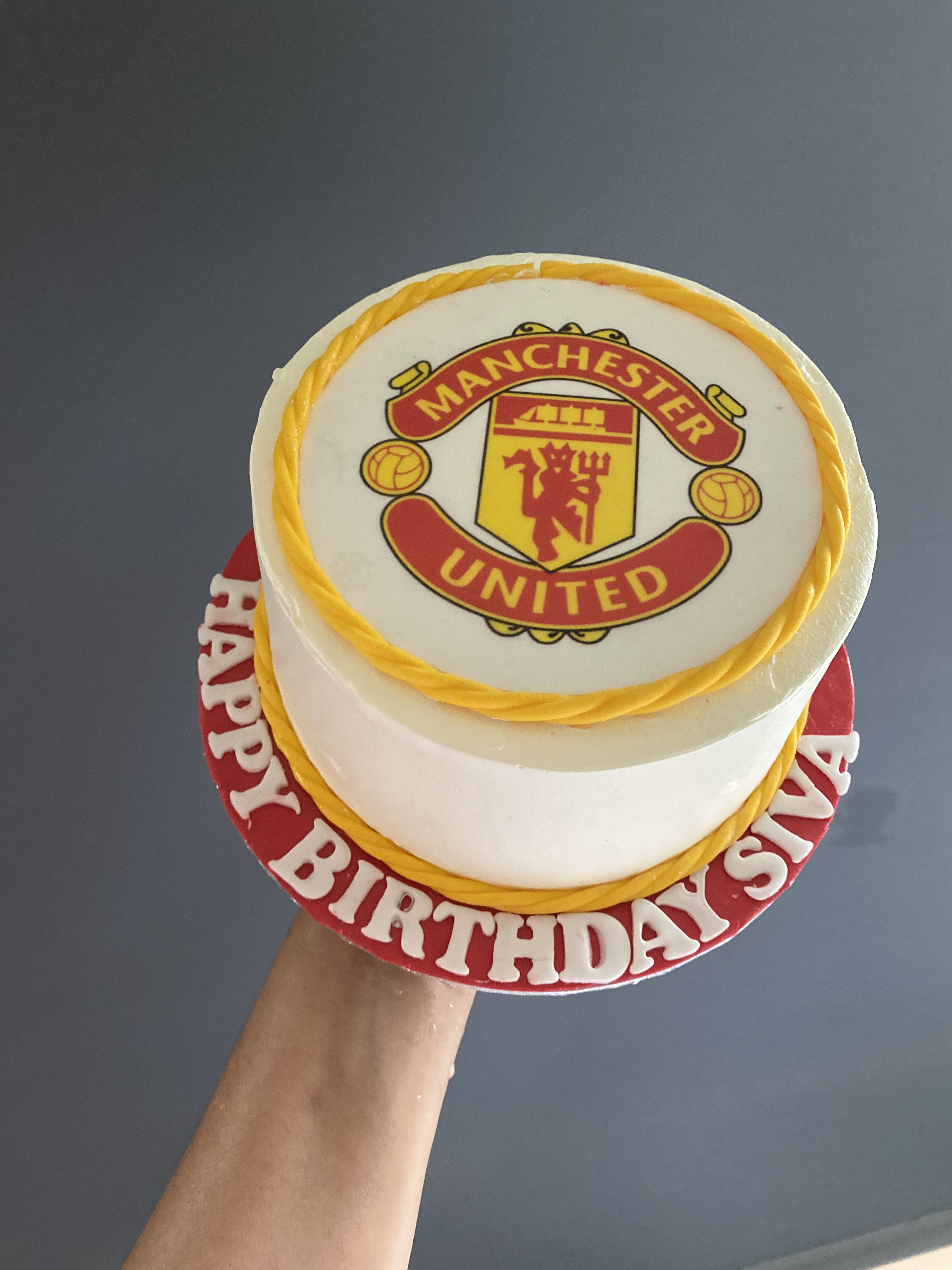 Manchester United Cake Food Drinks Baked Goods On Carousell