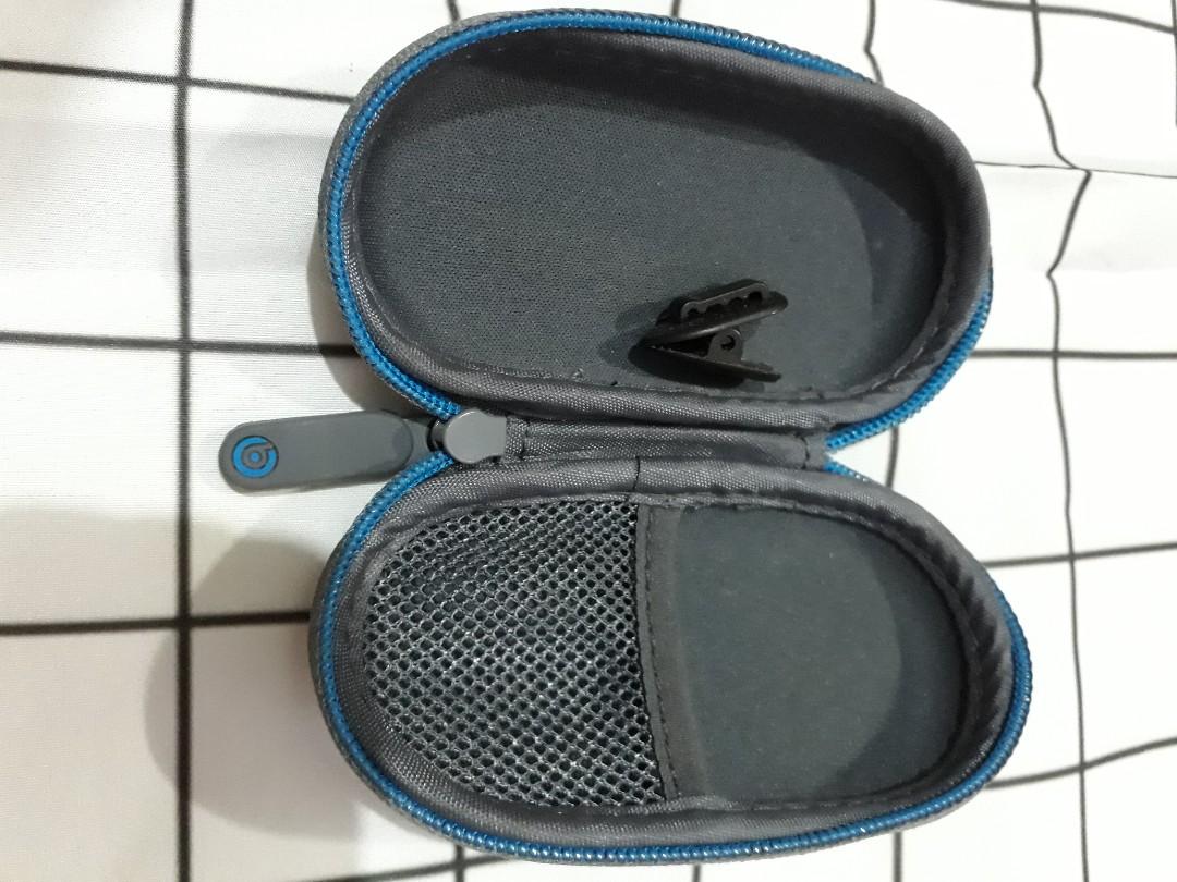 Original Beats Earphone Casing with Clip (Category: Earphones) located in Las Pinas. Submitted by jaziyah6 (Listing ID 1001627040, Image 3). Description: Like new. Original Beats Earphone Zippered Casing with Clip Color: gray.