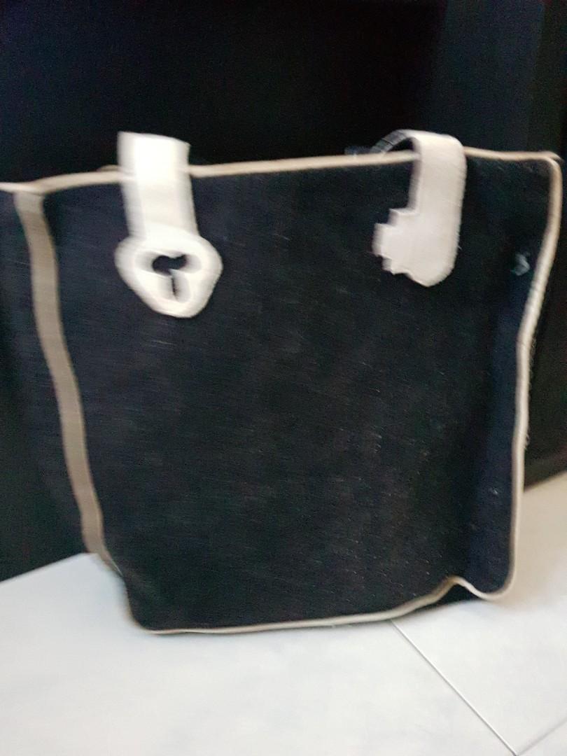 tote with compartments
