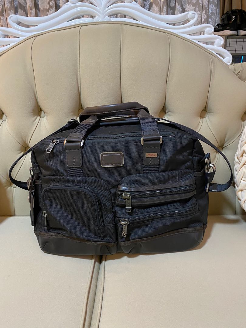 Tumi everett essential tote online