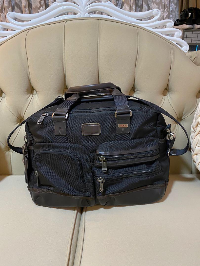 tumi everett essential tote