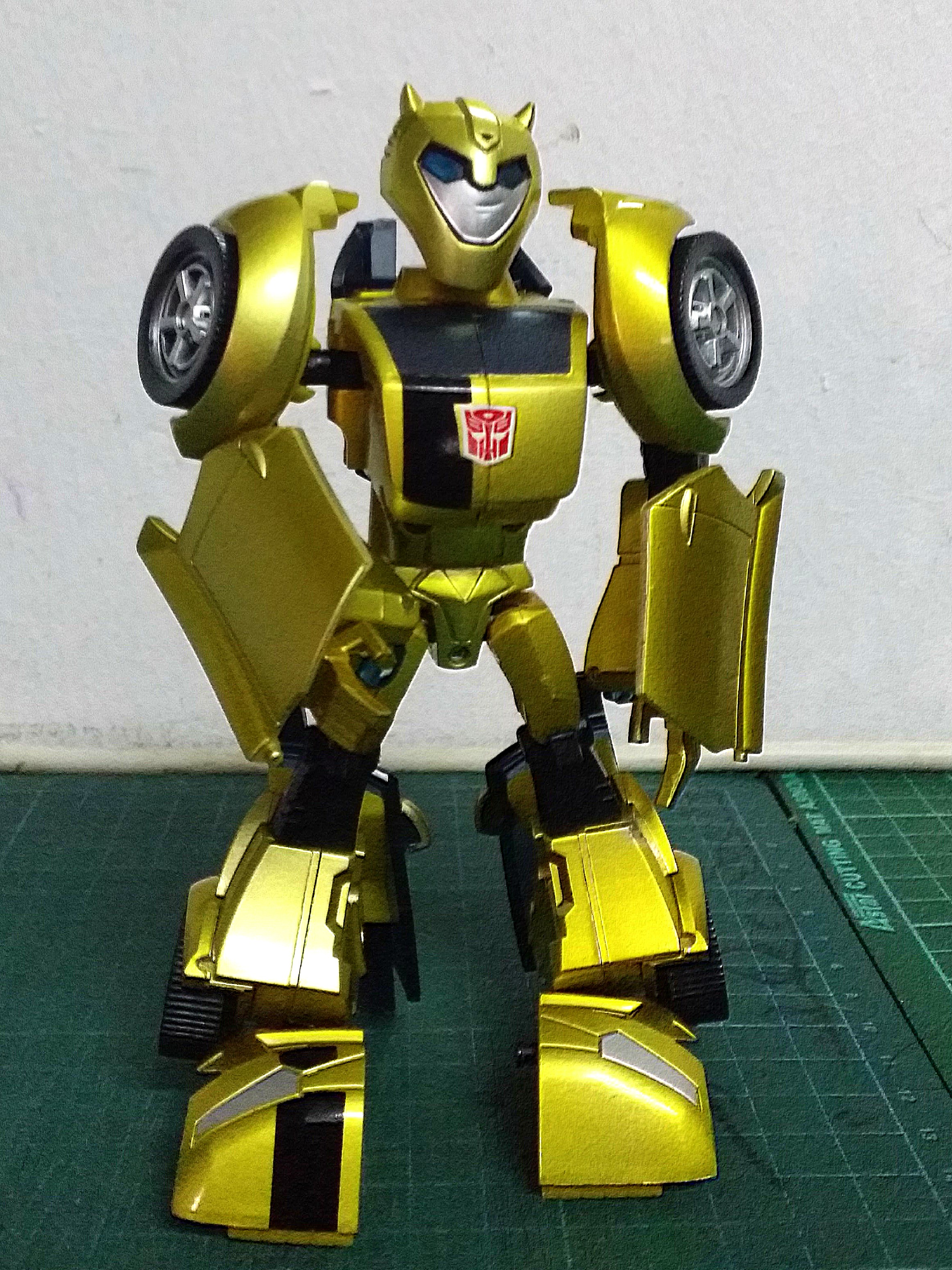 Golden bumblebee transformer animated, Hobbies & Toys, Toys & Games on  Carousell