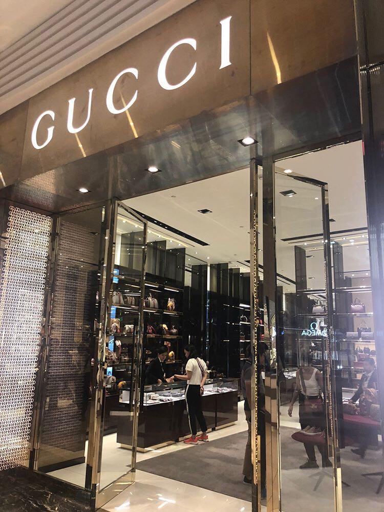 Gucci ace outlet store
