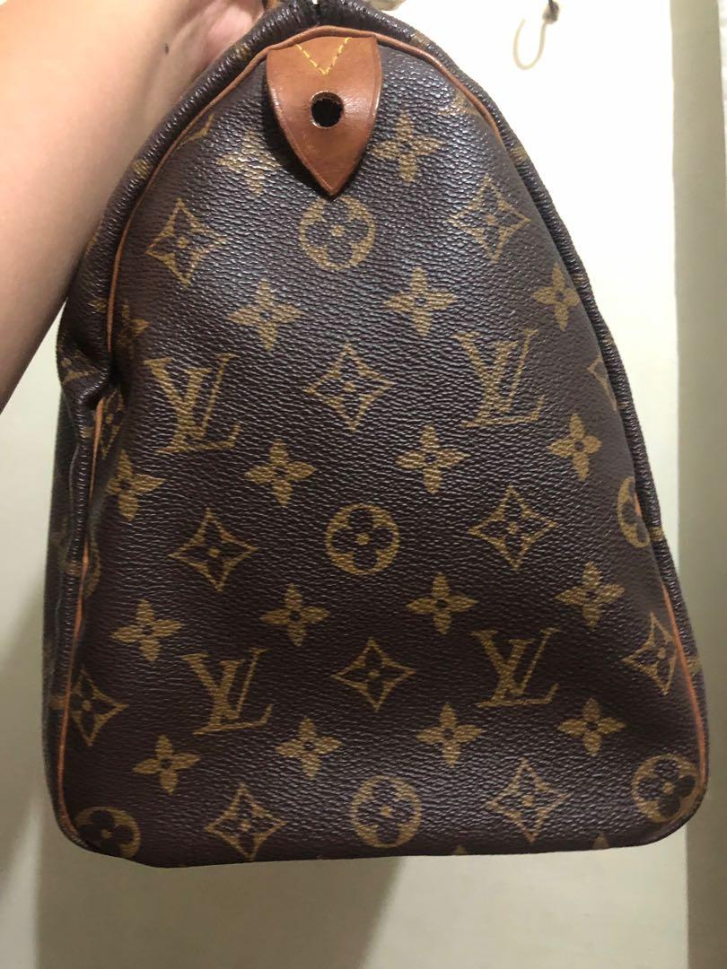 bags (Category: Luxury Bags & Wallets) located in Quezon City. Submitted by yumiizashop (Listing ID 1001832956, Image 3). Description: LV SPEEDY 35 100% original issue on zipper only honey patina on vanchetta leather.