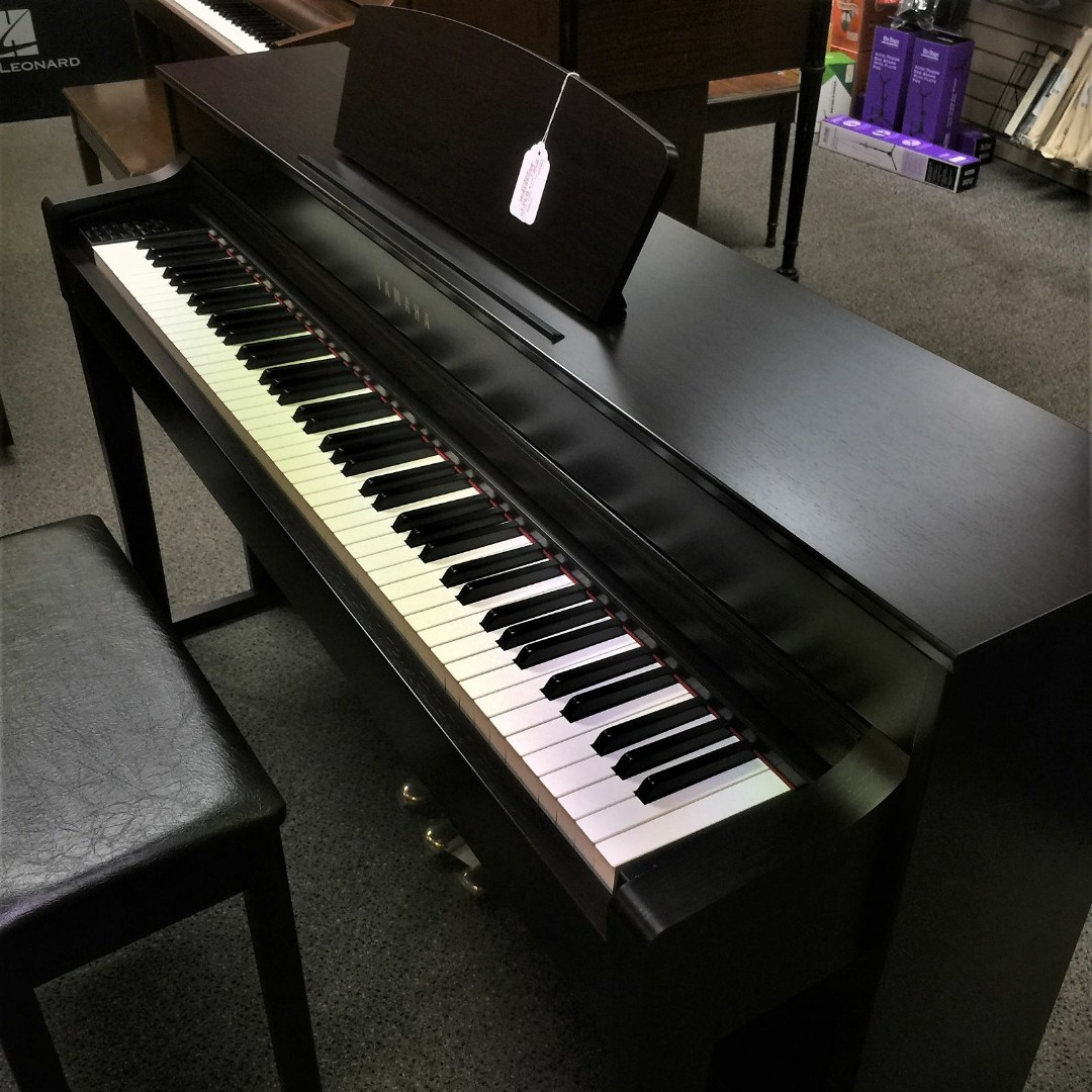 Digital Piano YAMAHA CLP535, Music & Media, Music Instruments on Carousell