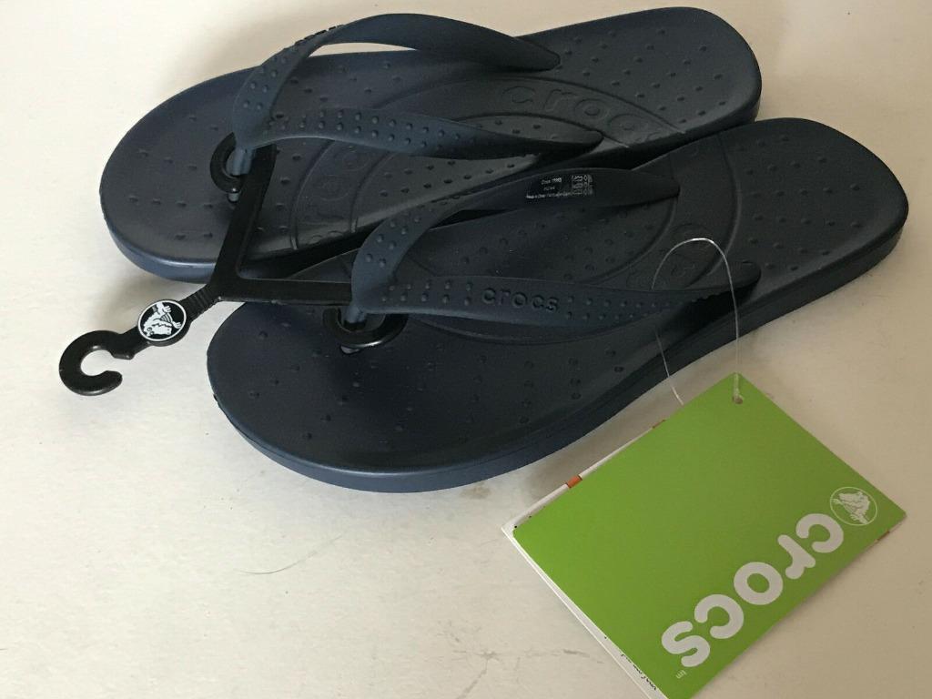 Crocs chawaii outlet black flip flops