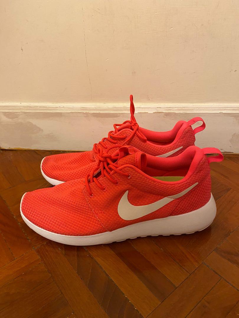 nike roshe run neon pink