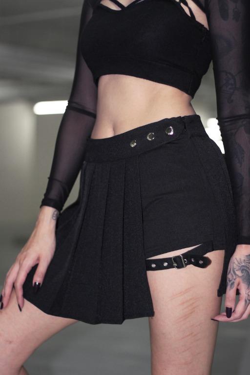 Thigh buckle skirt online