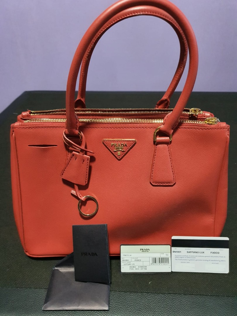 Prada saffiano on sale lux fuoco