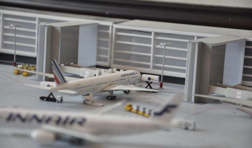 1 400 Scale Airport Hobbies Toys Toys Games On Carousell