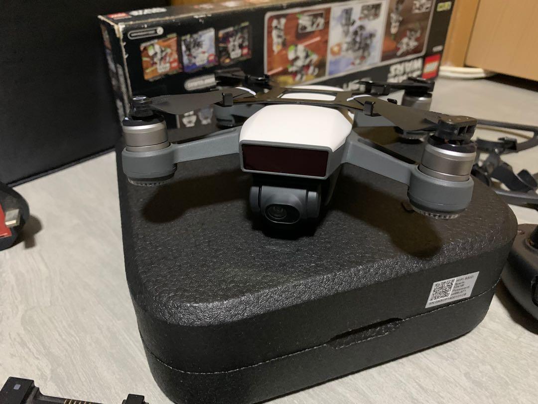Dji spark （分類：航拍）位於 Hong Kong。 由 callondog 提交（商品編號 1001982928，圖片 2）。簡介： Dji spark 1️⃣spark 九成新 長放防潮箱 運作正常 2️⃣兩粒原裝電 3️⃣四個保護罩 4️⃣原裝保護盒 5️⃣原裝翼一套 6️⃣電池管家 7️⃣九成新遙控 8️⃣原裝袋一個 9️⃣有盒 歡迎查詢 交收地點合適可少議。