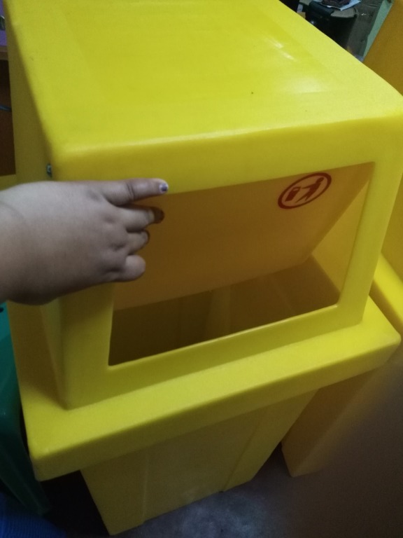 hooded trash bin for waste segregation