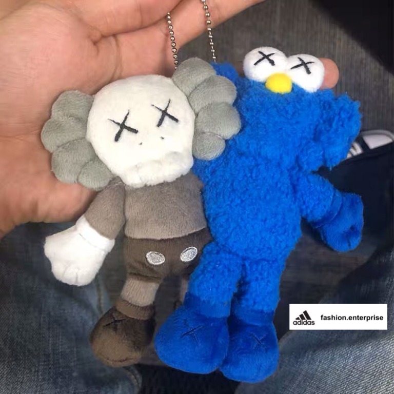 https://media.karousell.com/media/photos/products/2020/4/21/kaws_seeingwatching_keychain_1587476394_4eaf829a